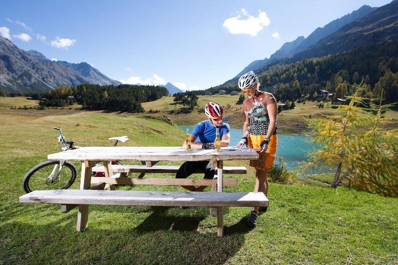 Meuble Garni Della Contea Hotel Bormio Exterior foto