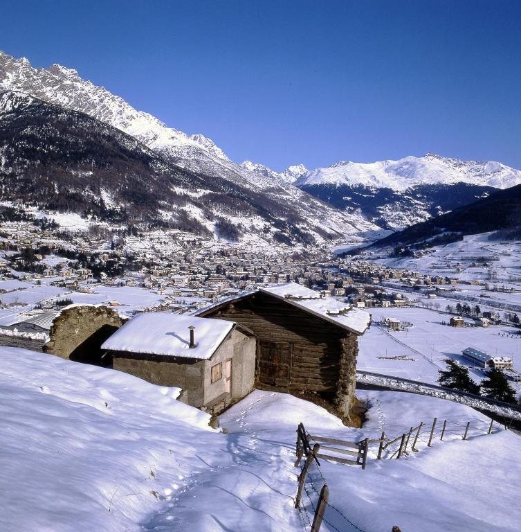 Meuble Garni Della Contea Hotel Bormio Exterior foto